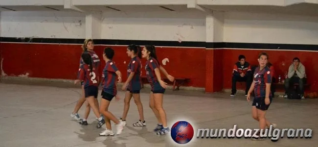 Ajustada derrota del handball femenino